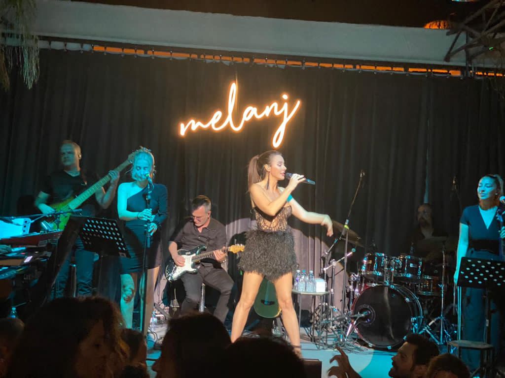 “BİR DAHA SAHNELERDEN UZAK KALMAK İSTEMİYORUM”