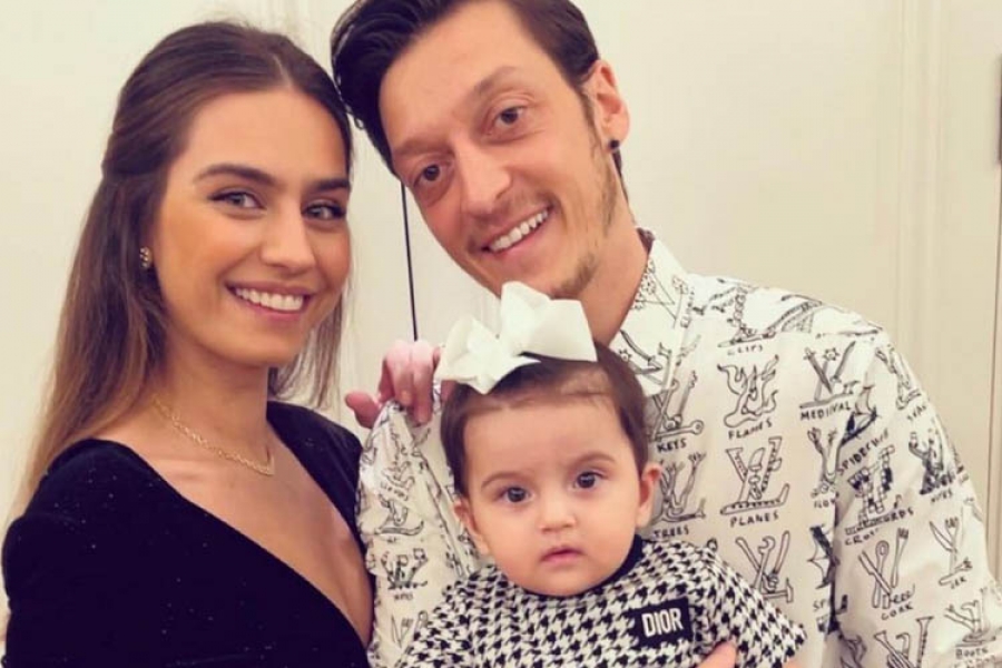 Futbolcu Yıldız Mesut Özil ve Amine Gülşe Çifti Arda Turan ve Birçok Ünlü İsimle Komşu Oldu