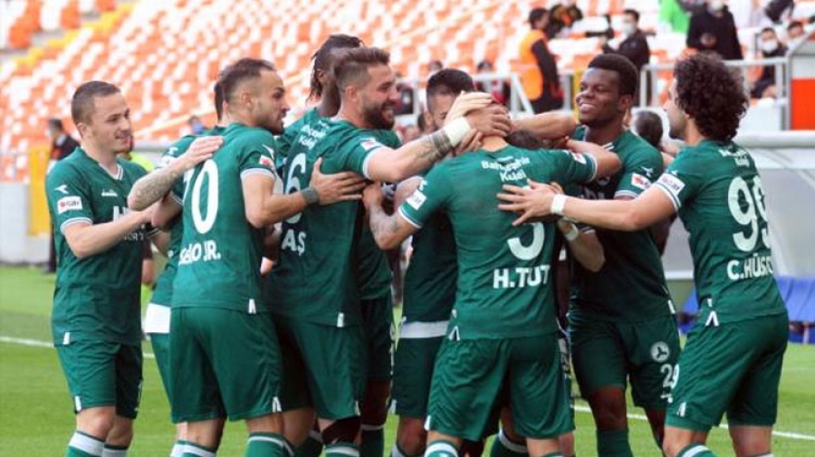 Giresunspor, deplasmanda Adanaspor’u 4-0 yendi ve üst üste 12. galibiyetini aldı