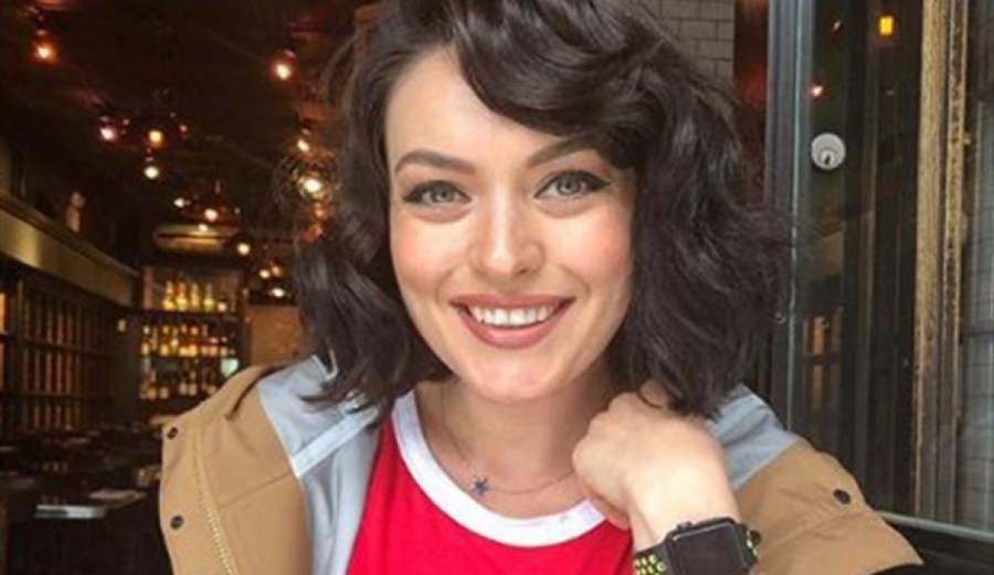 Ezgi Mola: 15 yaşımdan beri çalışıyorum