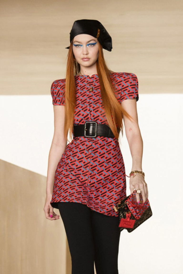 Gigi Hadid Yeniden Podyumda