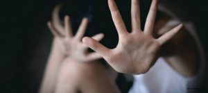 15 YAŞINDAKİ KIZA CİNSEL İSTİSMARDA BULUNDU!!!