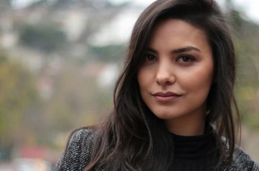HAZAL FİLİZ KÜÇÜKKÖSE’DEN CESUR POZLAR