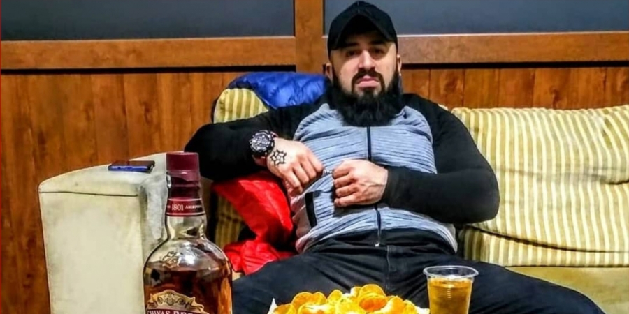“EŞCİNSEL” DEDİ ÖLDÜRESİYE DÖVDÜ!