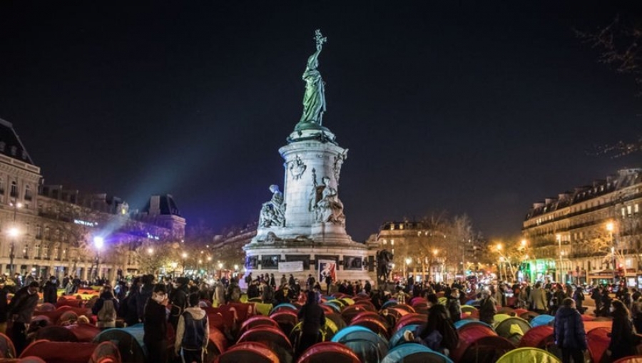 Fransa’da Göçmenler Paris’i Çadır Kent Yaptı