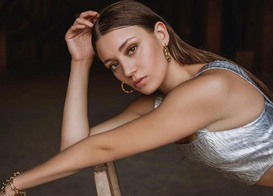 GİZEM KARACA “CİNSİYET PARTİSİ ÇOK SAÇMA”