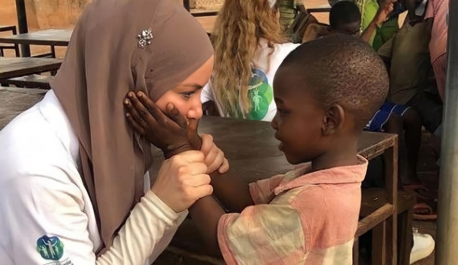 GAMZE ÖZÇELİK’TEN ANLAMLI MESAJ