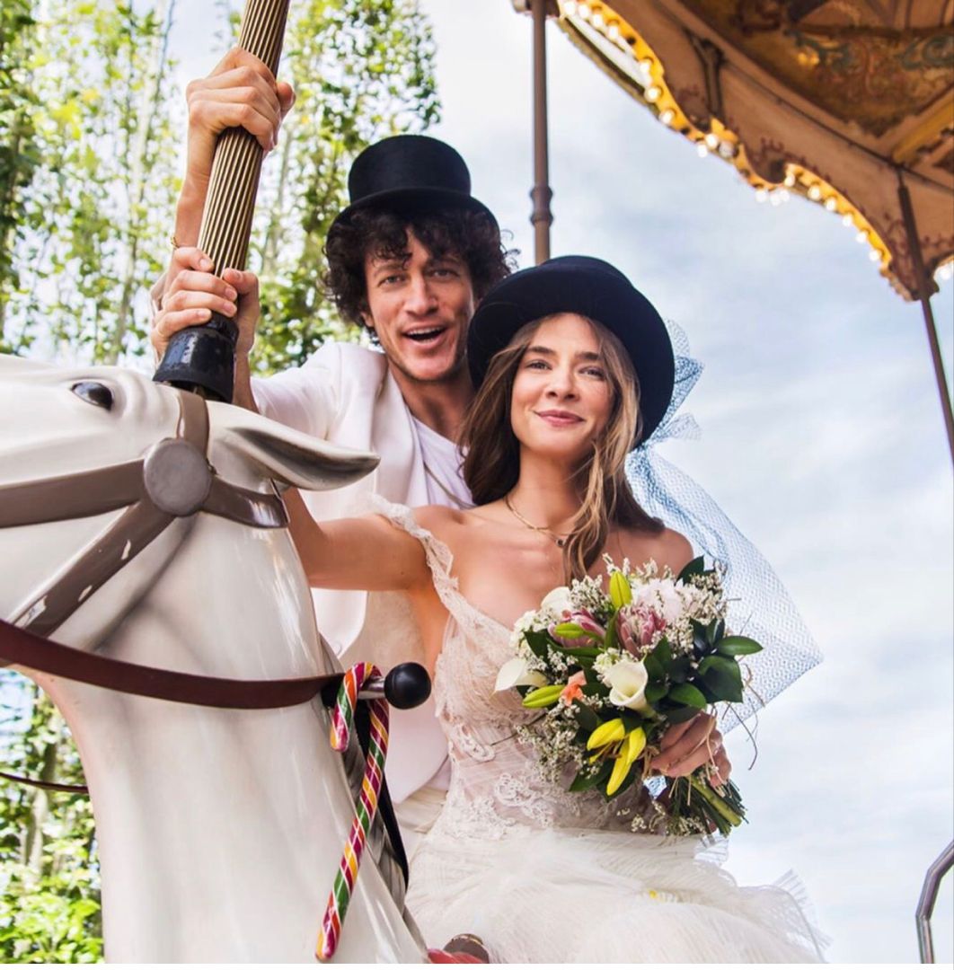 Müge Boz ve Caner Erdeniz'in Eğlenceli Düğün Fotoğrafları | Neşeli Süs Evim  | Düğün fotoğrafları, Düğün, Nedime giysileri