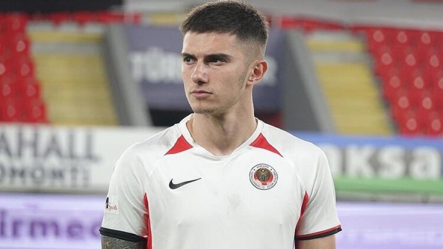 Trabzonsporlu Berat, ŞENOL GÜNEŞ’E GÖNDERME YAPTI!