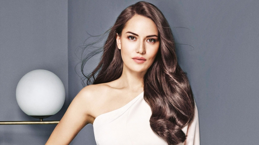 Fahriye Evcen’in bayram pozu eleştirilerin hedefi oldu