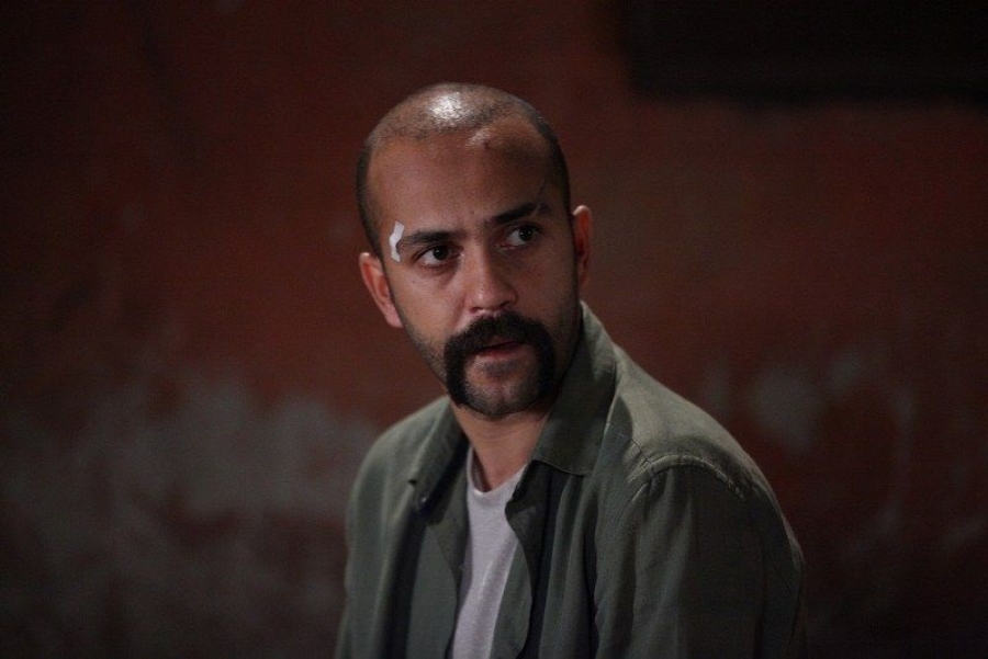 ünlü oyuncu sarp akkaya baba oldu
