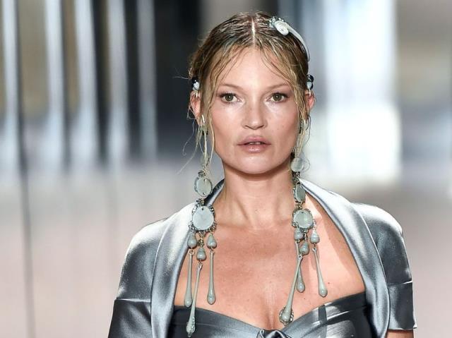 Model Kate Moss'un uyurken çekilen bir videosu 17 bin dolara satıldı