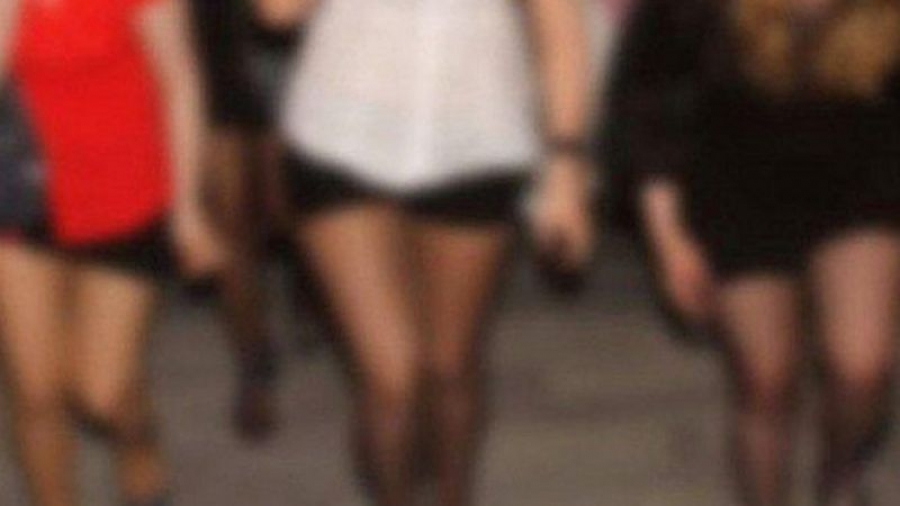 Kızını fuhuş bataklığından kurtarmak için müşteri oldu