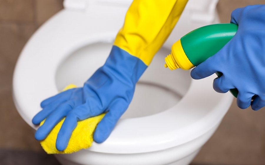 Yatmadan önce tuvalete mutlaka deterjan dökün