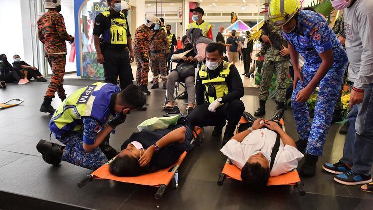 Son dakika haberi: Malezya'da 2 metro kafa kafaya çarpıştı! Yüzlerce yaralı  var - Haberler Son Dakika