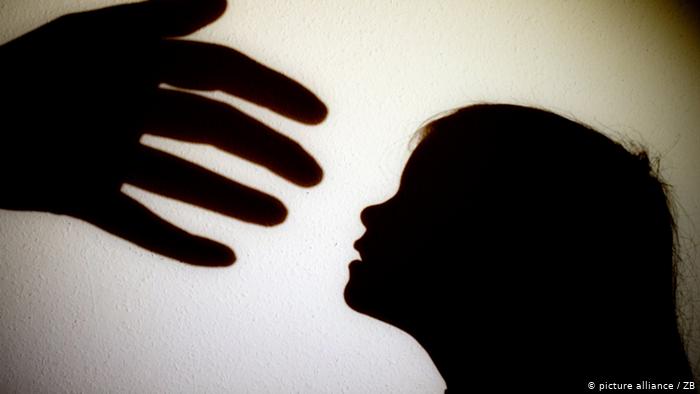 Çocuğun cinsel istismarına af için yasa taslağı iddiası | Türkiye | DW |  15.04.2020