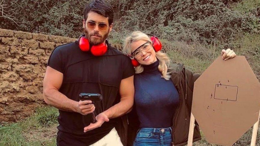 Can Yaman ve sevgilisinden kucak kucağa poz