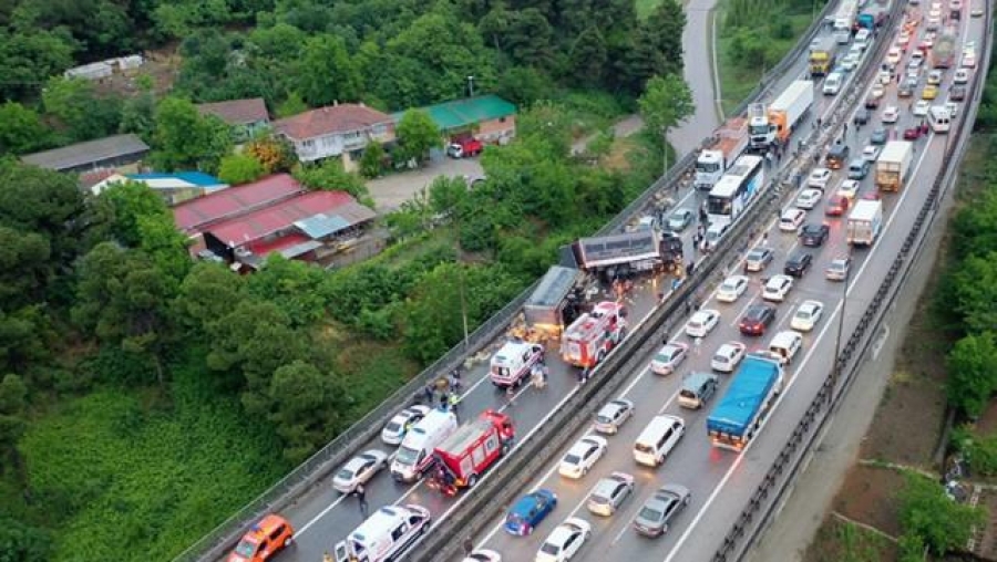 TEM’de zincirleme kaza