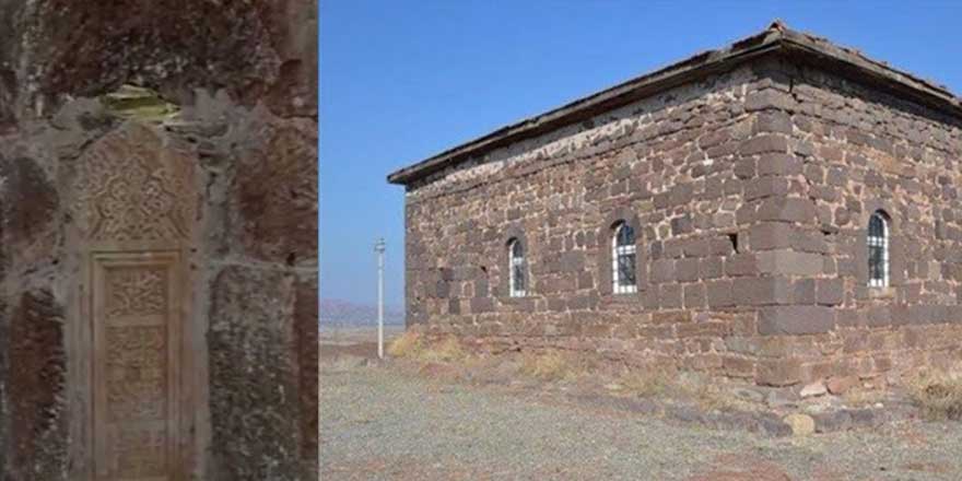 Sıvayla kapanmış kitabe, camii restorasyonunda ortaya çıktı