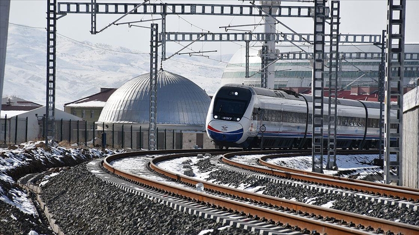 Ankara-Sivas YHT hattının performans testlerini yapacak tren Sivas'a ulaştı