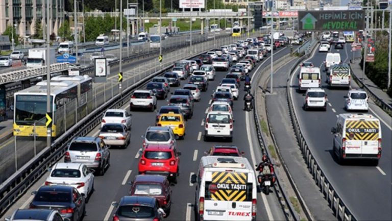 Trafikteki araç sayısı 411 bin arttı