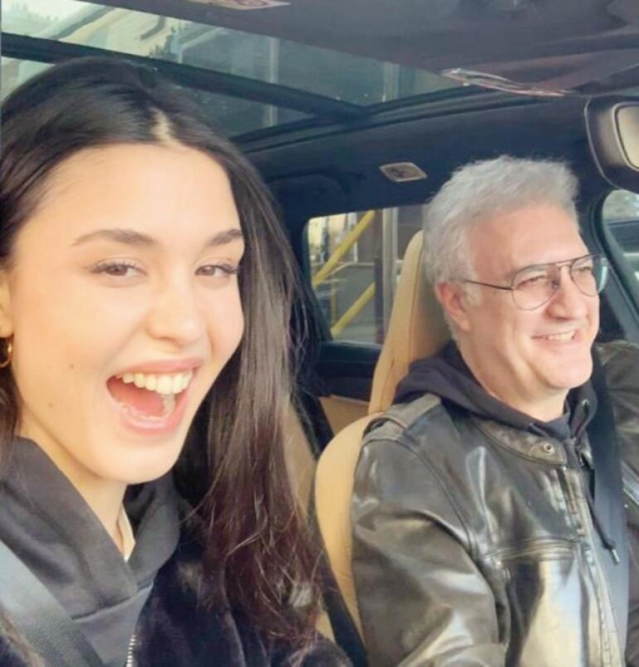 Kendisinden 30 yaş küçük sevgilisiyle Bodrum’da