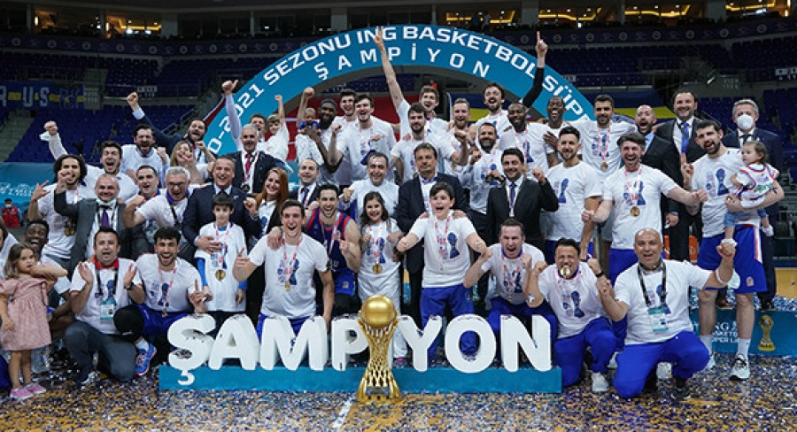 Anadolu Efes Şampiyonluğa Doymuyor