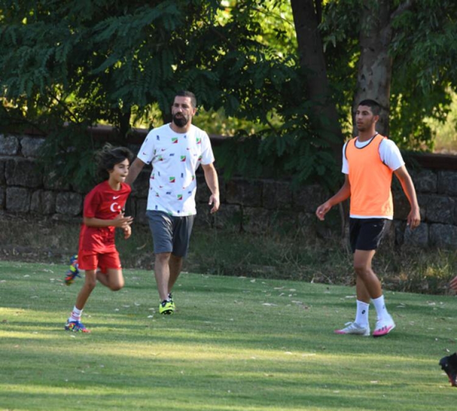 ARDA TURAN VE YILMAZ ERDOĞAN SAHAYA ÇIKTI!