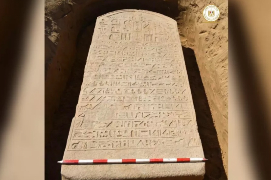 Sürdüğü Tarladan Firavun taşı çıktı