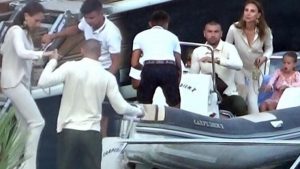 AİLESİYLE MORAL TATİLİNDE