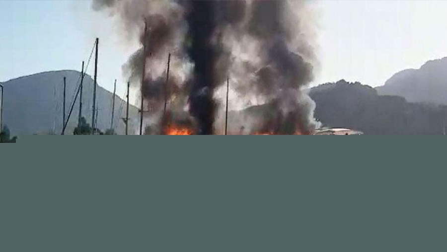 Lüks Yatlar Marmaris’te yanarak kül oldu