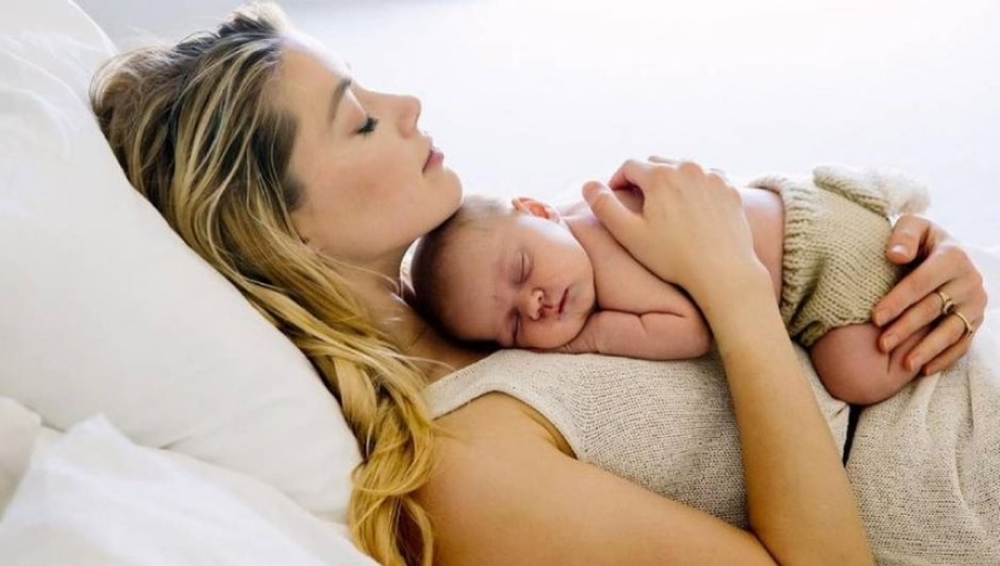 ÜNLÜ OYUNCU ANNE OLDU!