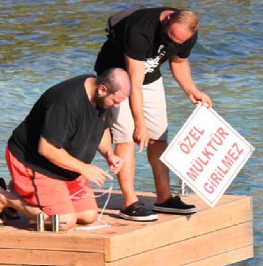 ŞAHAN GÖKBAKAR HER YERE TABELA ASTI!