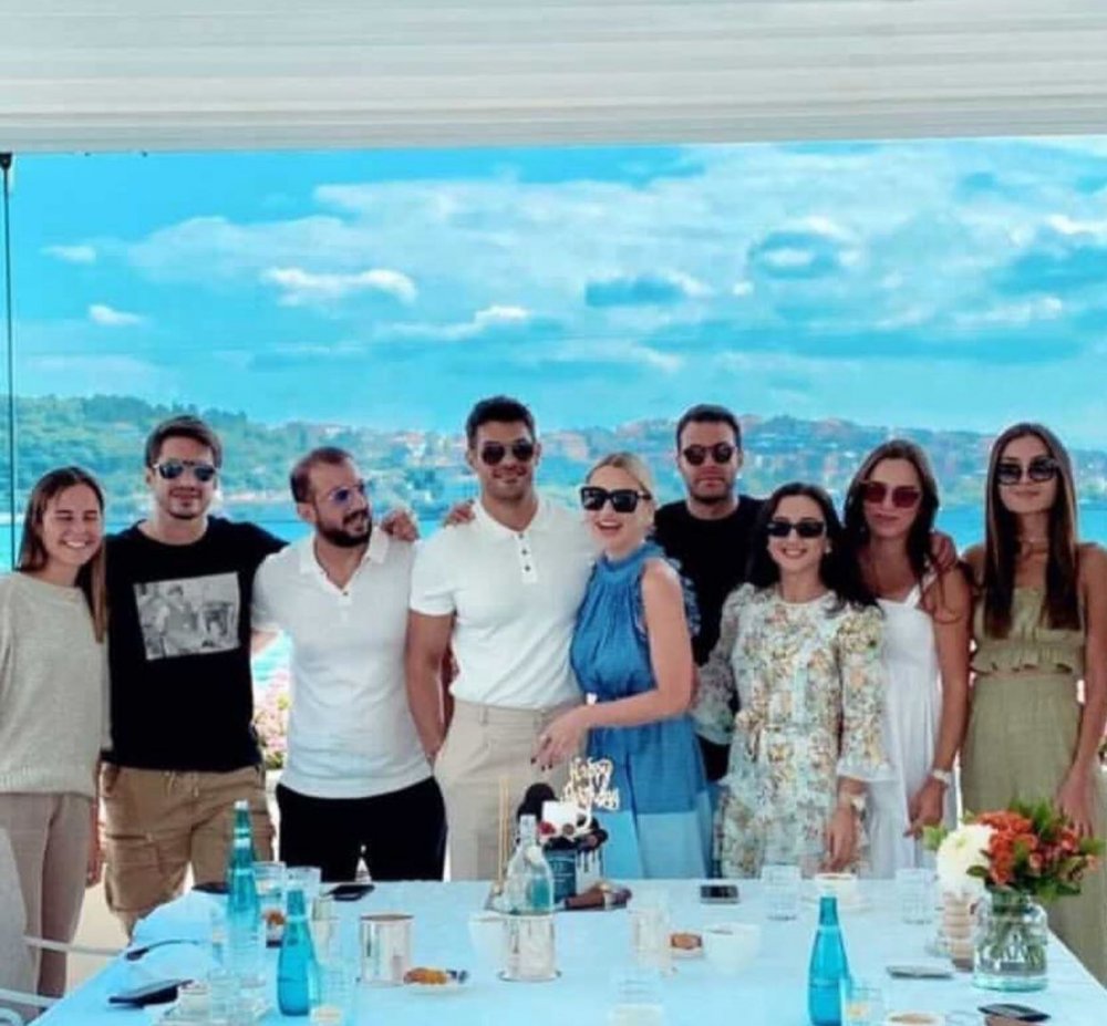 HADİSE, SEVGİLİSİ MEHMET DİNÇERLER’İN DOĞUM GÜNÜNÜ KUTLADI