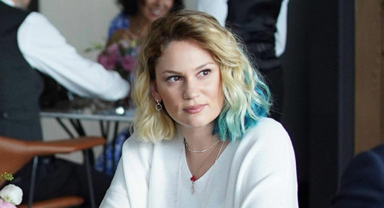 FARAH ZEYNEP ABDULLAH ZİRVEDE