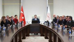 BAKAN KOCA GENÇLERE SESLENDİ!