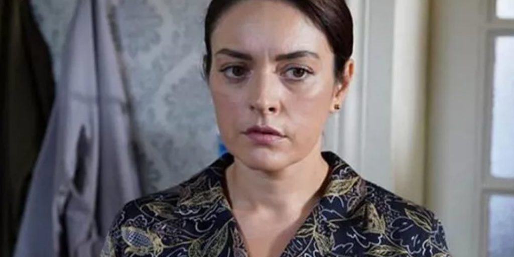 Ezgi Mola İsyan Etti!