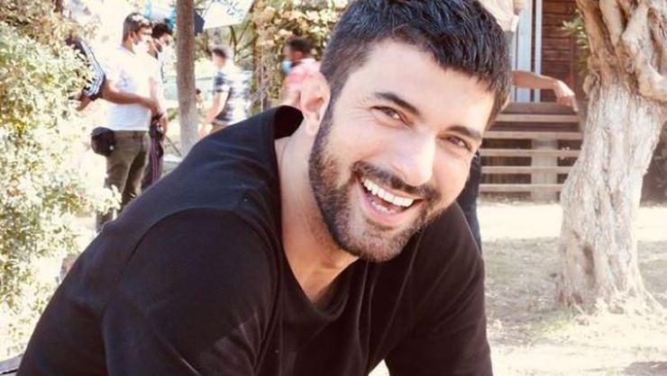 ENGİN AKYÜREK’E SEVENLERİNDEN ANLAMLI HEDİYE