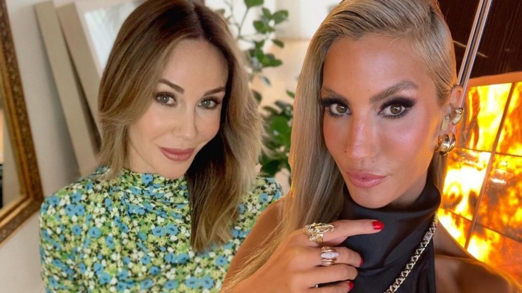 DEMET ŞENER’DEN ÇAĞLA ŞIKEL’E DESTEK!