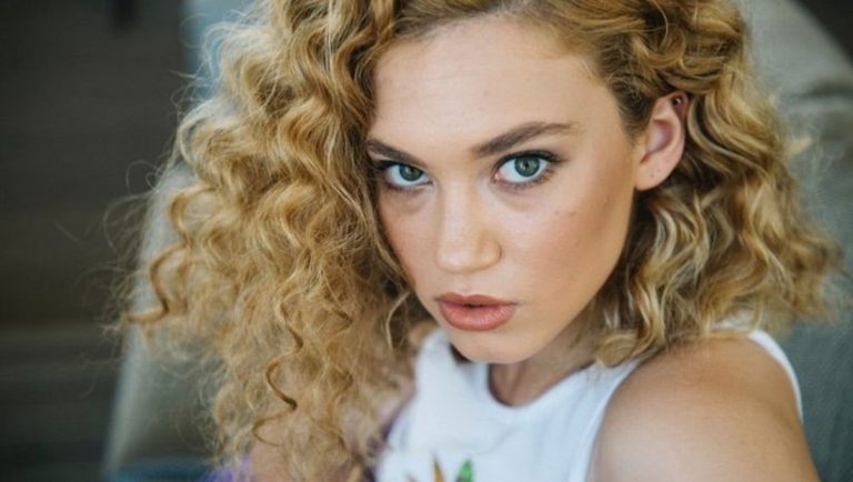 Melisa Şenolsun: Kalıcı Mutluluk Diye Bir Şey Yok!