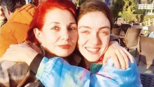 Merve Dizdar Annesi Yıldız Dizdar’ı Paylaştı