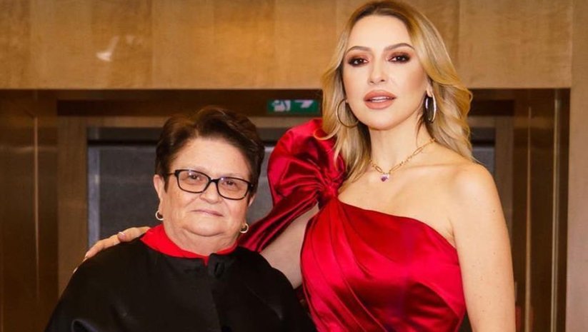 Hadise: Anne Kraliçenin Doğum Günü!