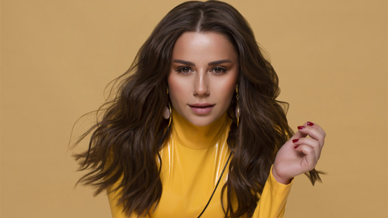 Merve Özbey: Serdar Ortaç Şarkısını Okumak Büyük Keyifti