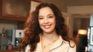 Azra Akın Dolandırıldı Mı?