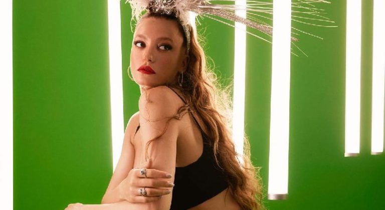 Serenay Sarıkaya: Başka Kadınlar Olabilmeyi Çok Seviyorum