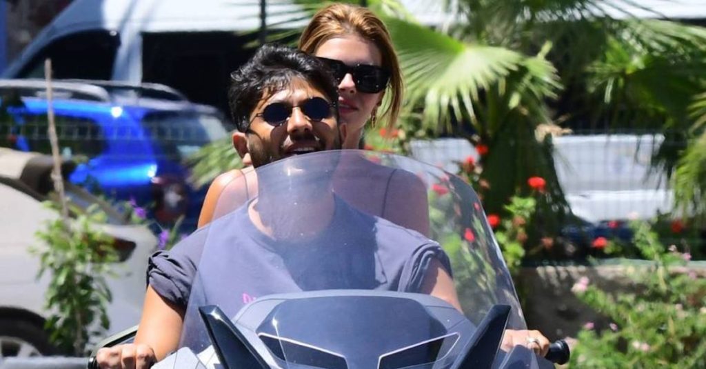 Pelin Karahan-Bedri Güntay Çiftinin Trike Keyfi