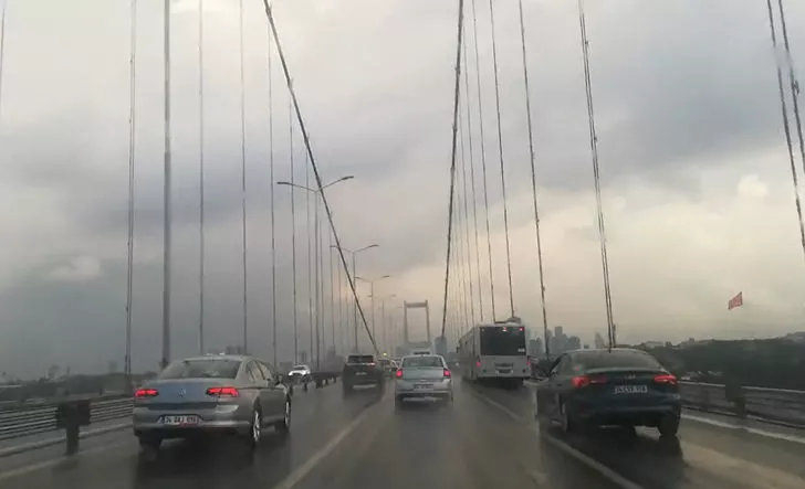 İstanbul Yağmura Teslim Oldu, Uyarılar Peş Peşe Geldi!