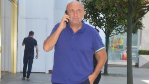 Sinan Engin Telefonunu Elinden Düşürmedi