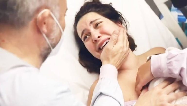 Bergüzar Korel, Kızının Doğum Anını Paylaştı