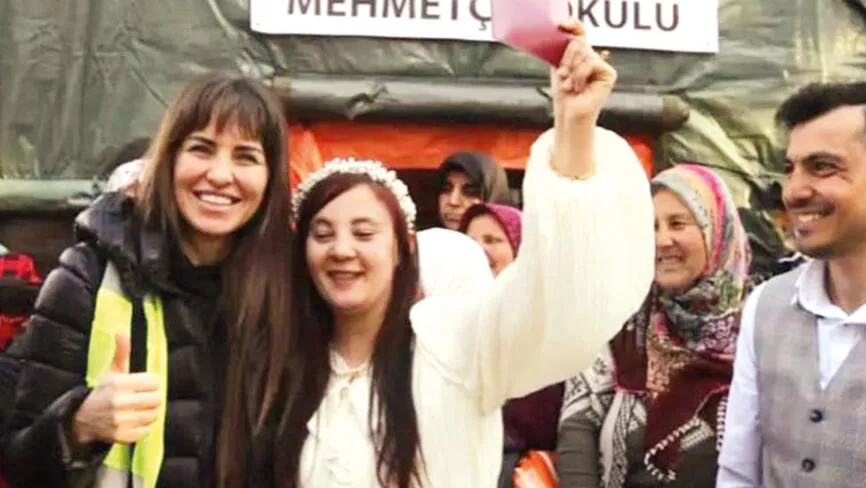 Aslı Tandoğan Çadır Kentte Nikâh Şahidi Oldu